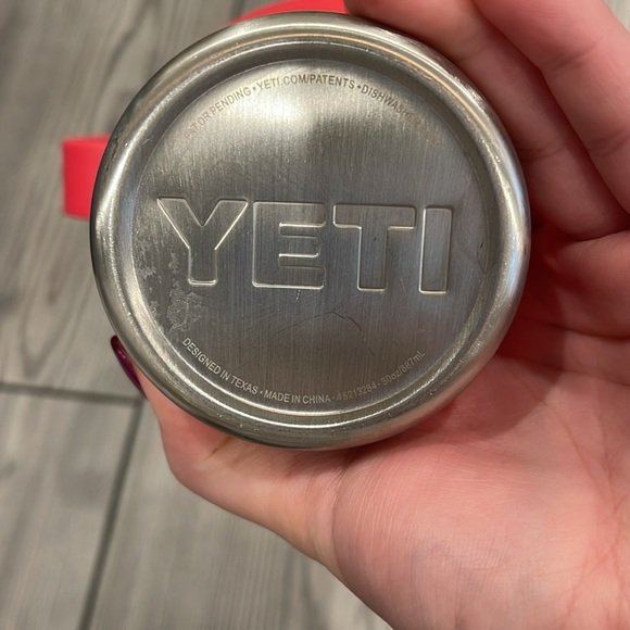 Yeti Red Tumbler with Handle - Picture 4 of 4